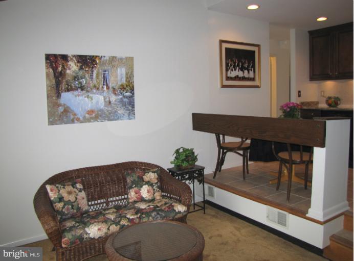 5687 Vantage Point Road Columbia, MD 21044 - Photo 15 of 29 Family Room