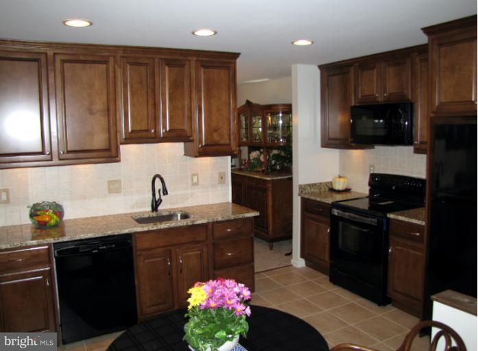 5687 Vantage Point Road Columbia, MD 21044 - Photo 26 of 29 Kitchen