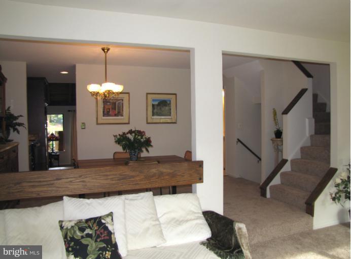 5687 Vantage Point Road Columbia, MD 21044 - Photo 6 of 29 Living Room/Dining Room