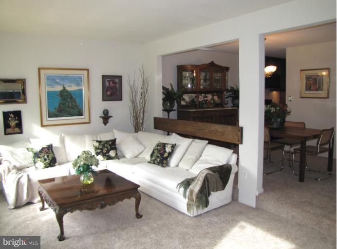 5687 Vantage Point Road Columbia, MD 21044 - Photo 10 of 29 Living Room/Dining Room