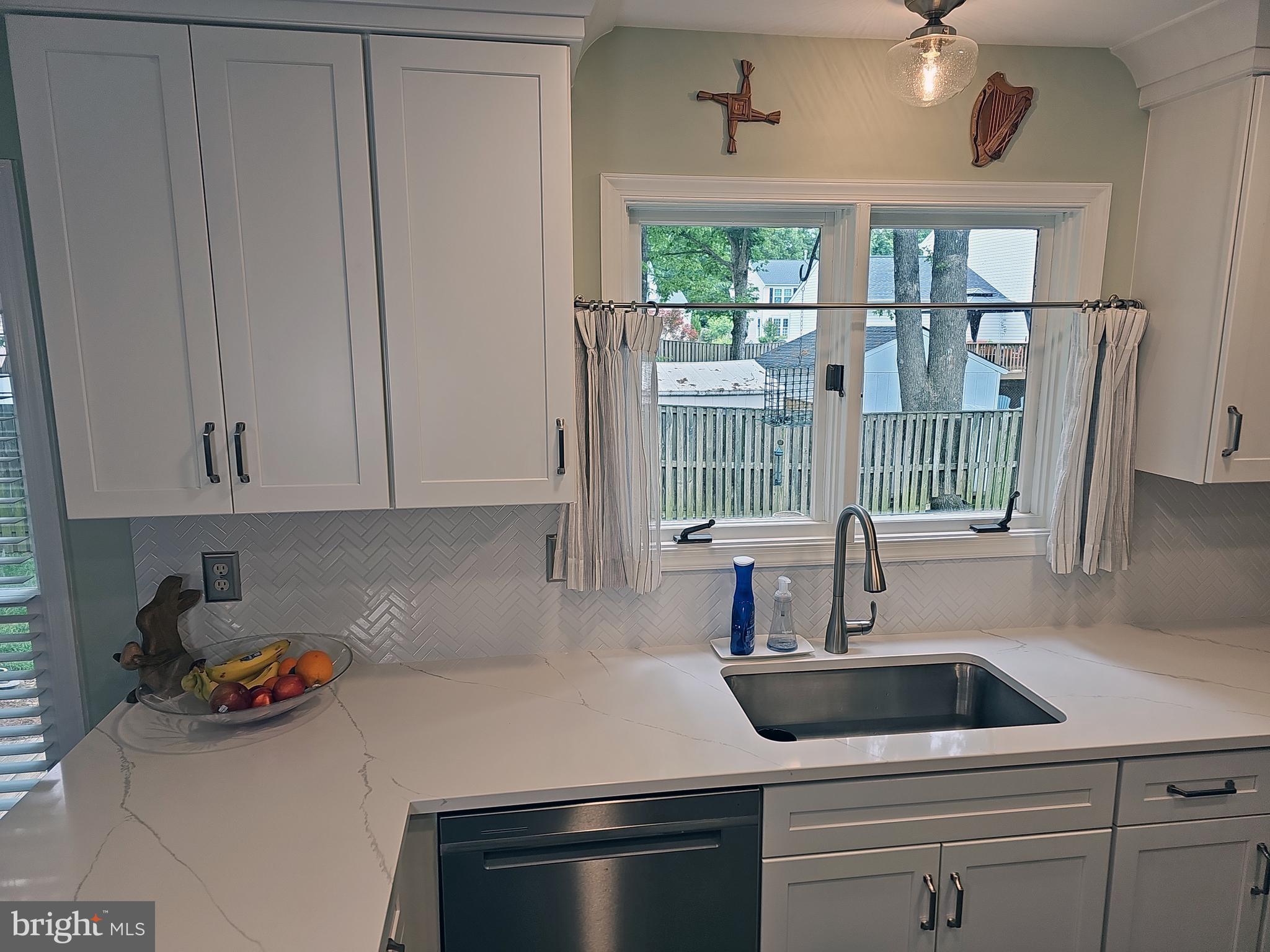 13903 Wild Raspberry Court Gainesville, VA 20155 - Photo 12 of 64 2023 new Kitchen, quartz counters, cabinets, floor