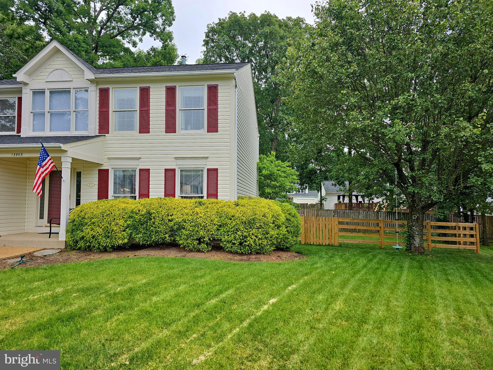 13903 Wild Raspberry Court Gainesville, VA 20155 - Photo 5 of 64 Large level front yard