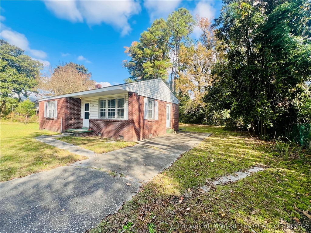 207 East Rockingham Road Maxton, NC 28364 - Photo 3 of 13 Gallery Image 3