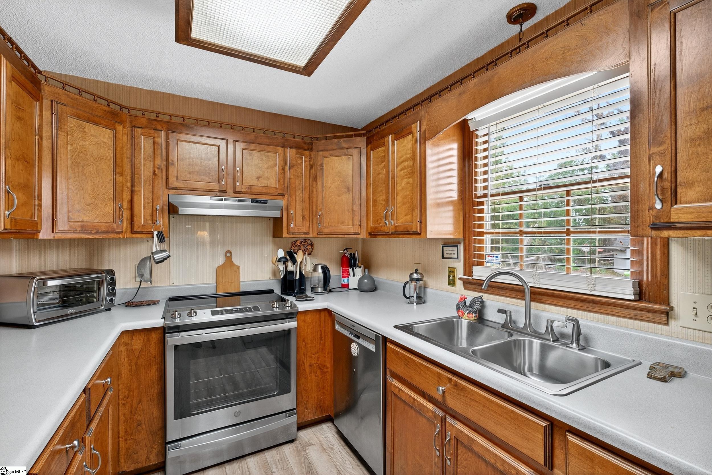 1131 Victor Hill Road Greer, SC 29651 - Photo 14 of 36 Gallery Image 14