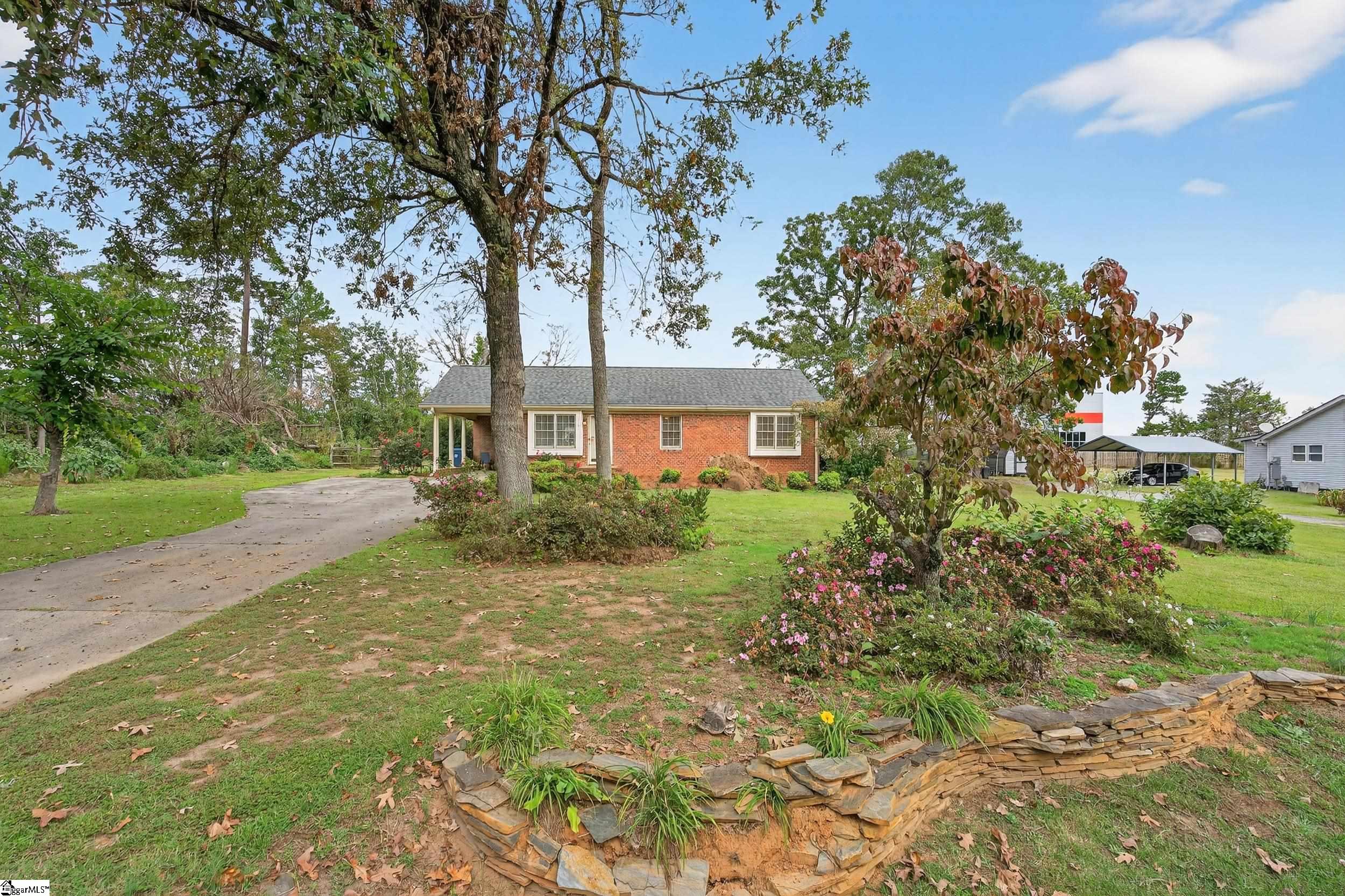 1131 Victor Hill Road Greer, SC 29651 - Photo 4 of 36 Gallery Image 4