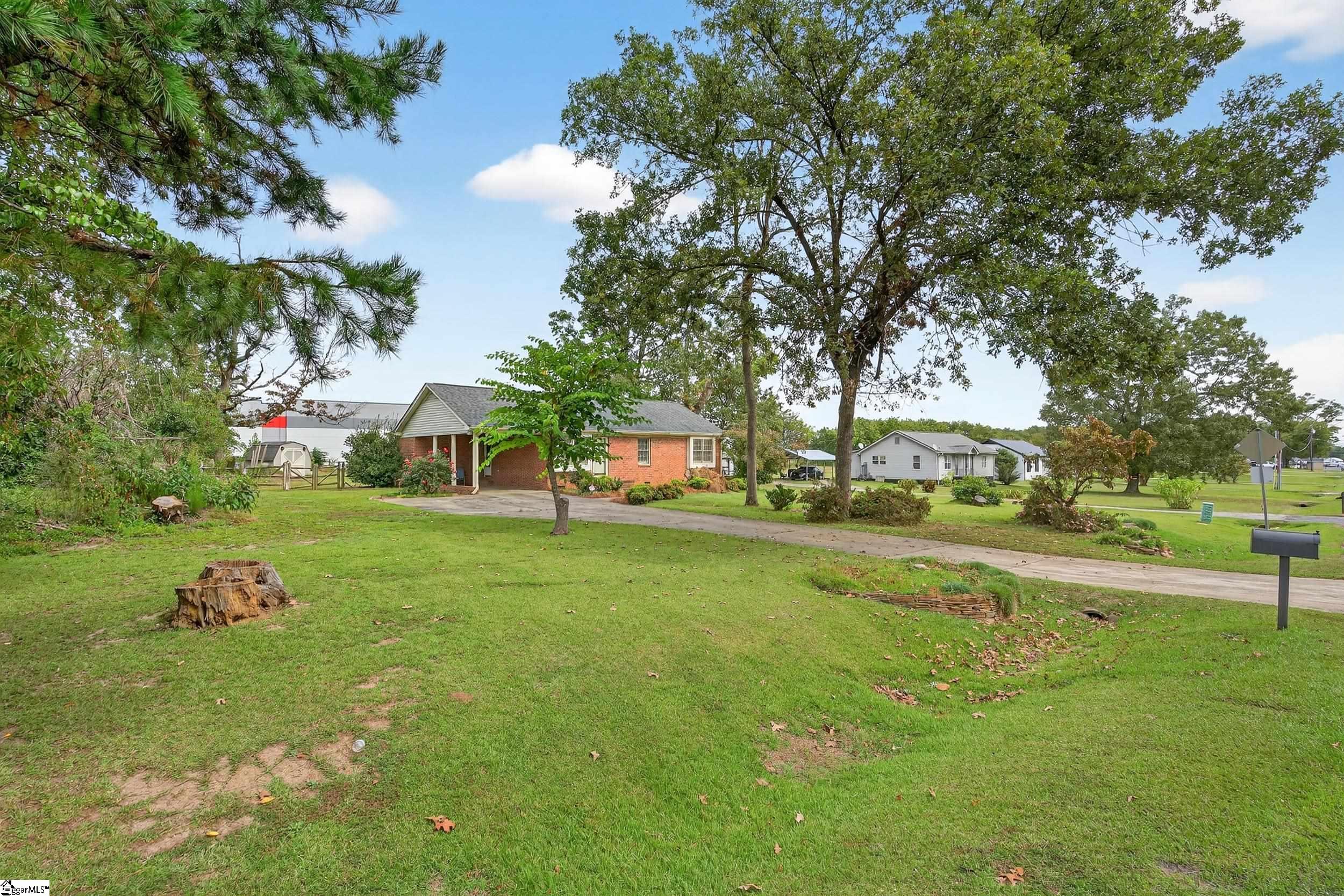 1131 Victor Hill Road Greer, SC 29651 - Photo 7 of 36 Gallery Image 7