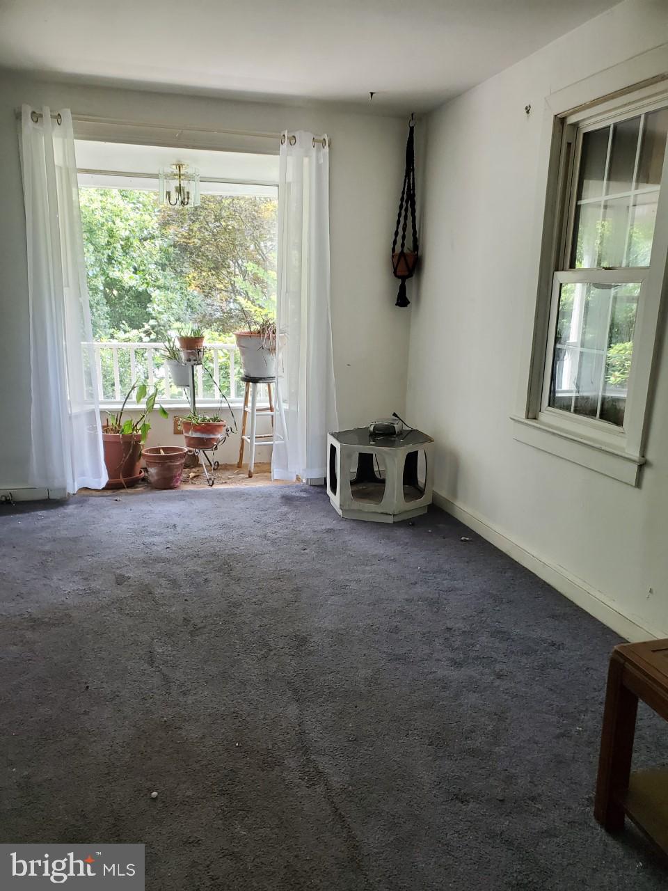 1520 Foster Road Silver Spring, MD 20905 - Photo 22 of 46 Living Room