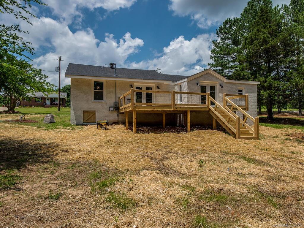 2096 Hardin Strait Road Chester, SC 29706 - Photo 22 of 27 a front view of a house with a yard and garage