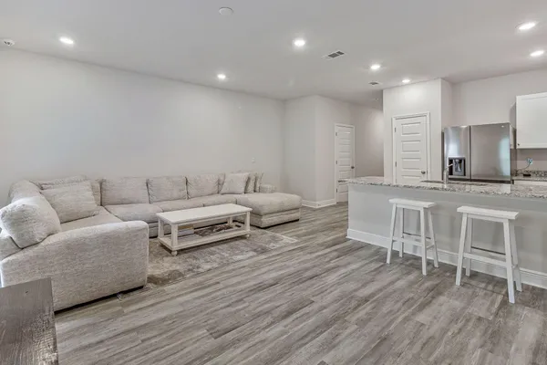 $2,095 | 1022 McLaren Circle, Fort Walton Beach, FL 32547