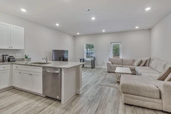 $2,095 | 1022 McLaren Circle, Fort Walton Beach, FL 32547