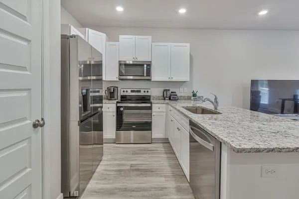 $2,095 | 1022 McLaren Circle, Fort Walton Beach, FL 32547