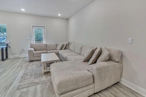 $2,095 | 1022 McLaren Circle, Fort Walton Beach, FL 32547