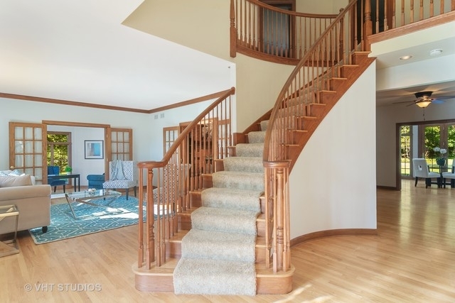 712 Milton Road Inverness, IL 60067 - Photo 3 of 33