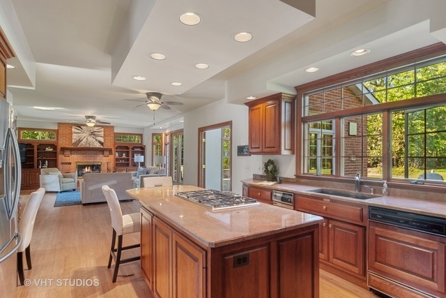 712 Milton Road Inverness, IL 60067 - Photo 8 of 33