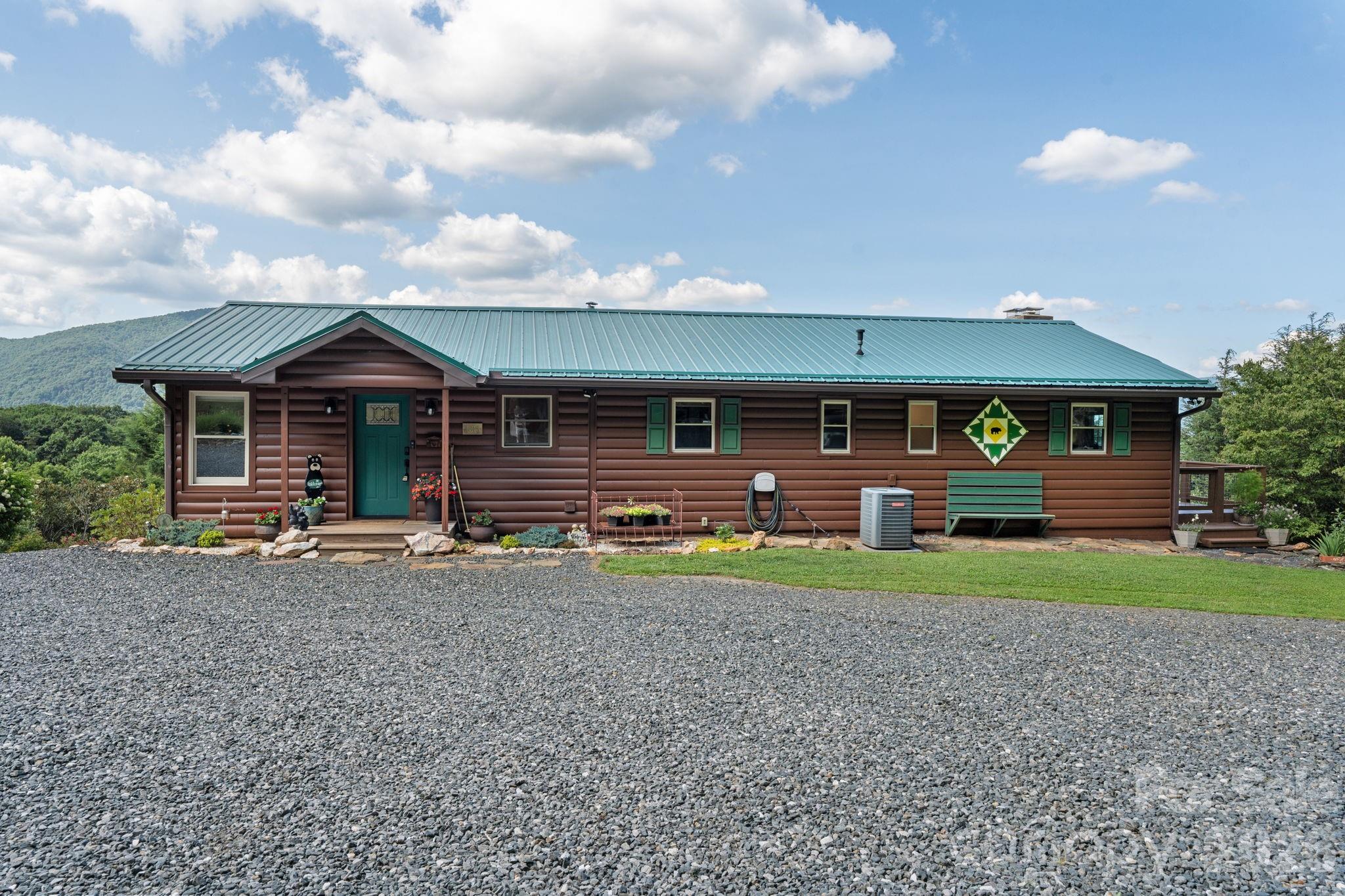 1013 Perry Road West Jefferson, NC 28694 - Photo 5 of 48