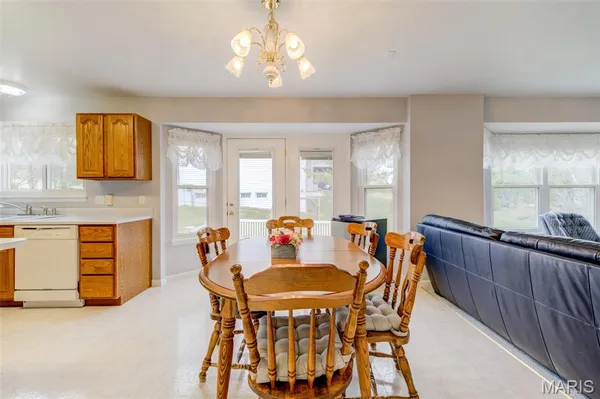 $580,000 | 603 Royal Pine Court, Lake St. Louis, MO 63367