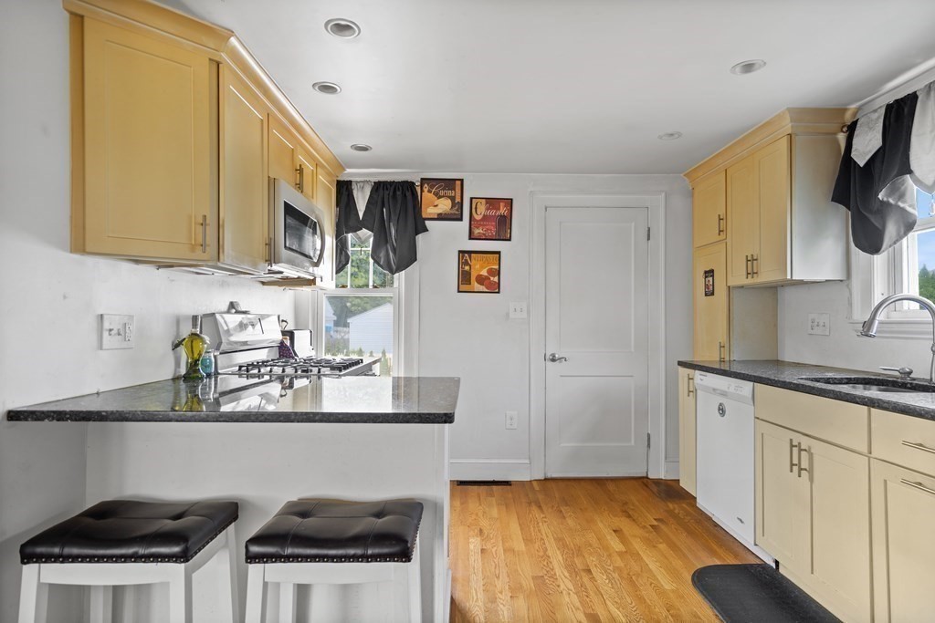 30 Willson Street Salem, MA 01970 - Photo 5 of 11