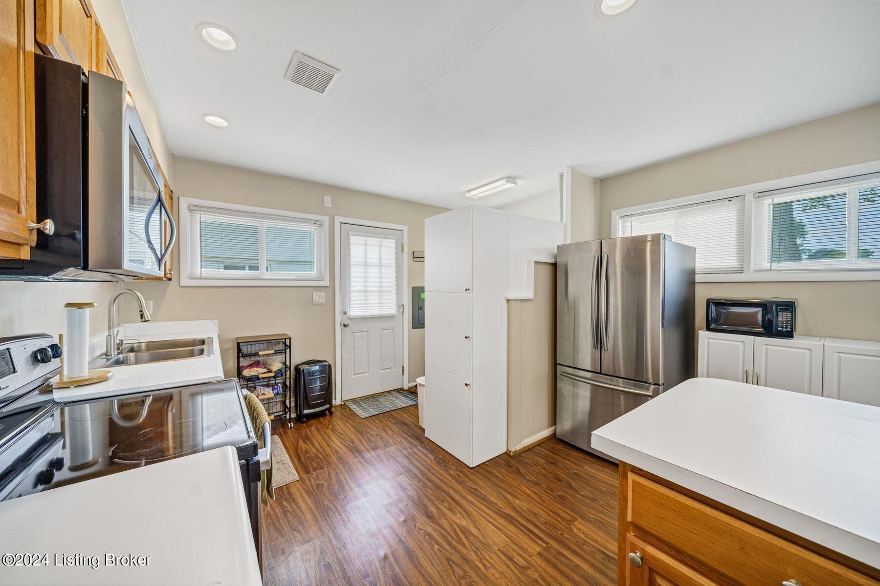 4817 Redstart Road Louisville, KY 40213 - Photo 10 of 36 photo_online_009