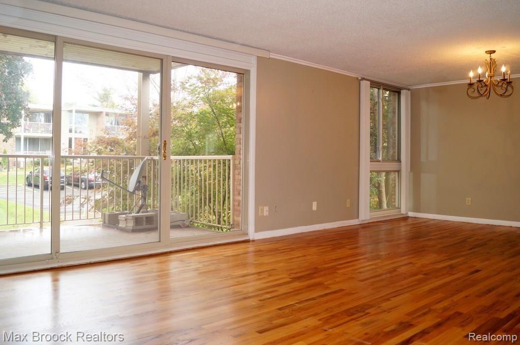 4041 West Maple Road, Unit 201 Bloomfield Hills, MI 48301 - Photo 2 of 16 02.JPG