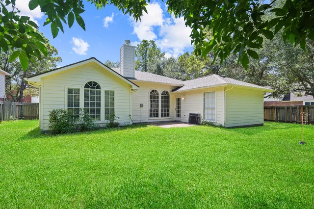 a view of a house with a backyard
