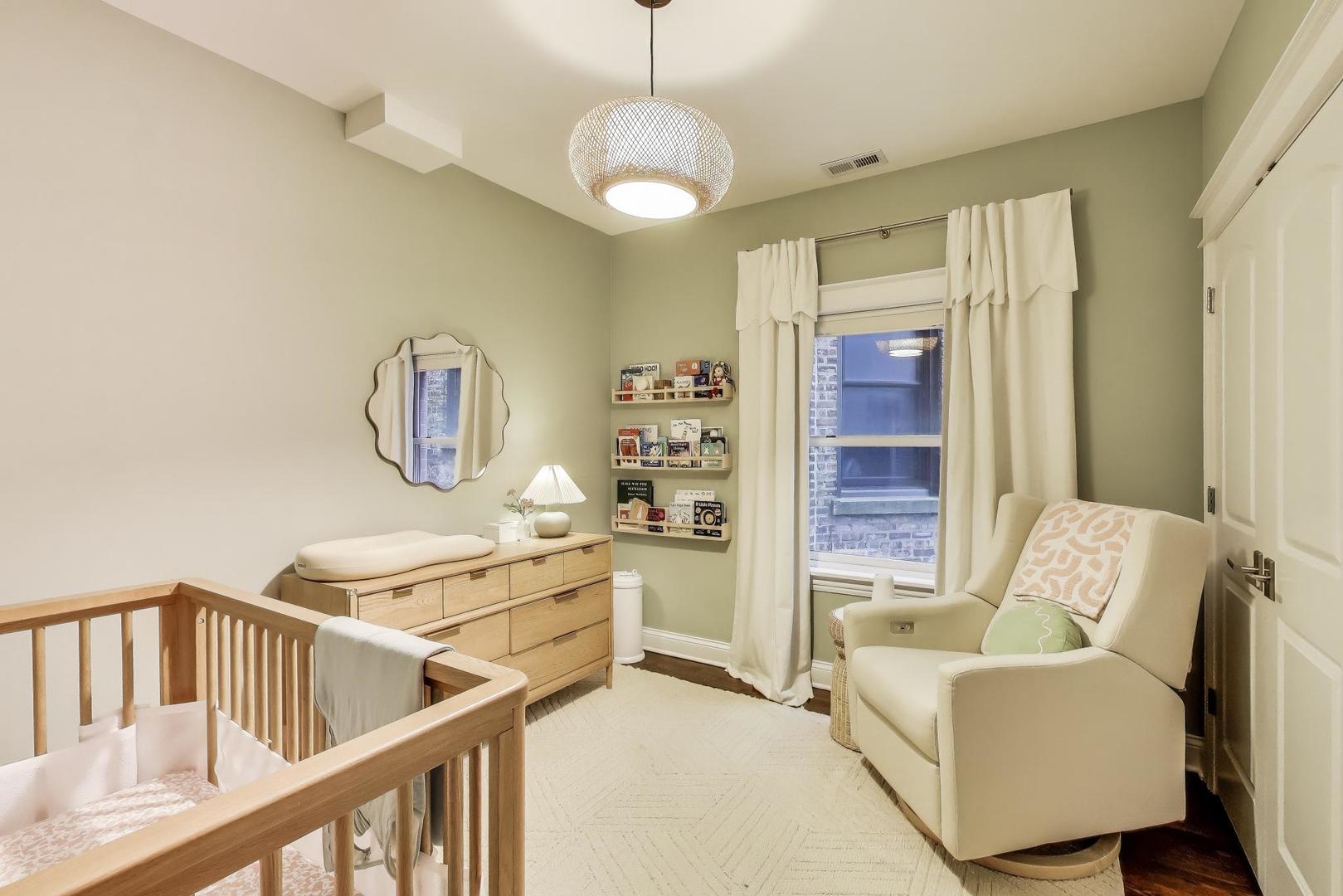 456 West Briar Place, Unit 2 Chicago, IL 60657 - Photo 20 of 25 a living room with furniture and a window