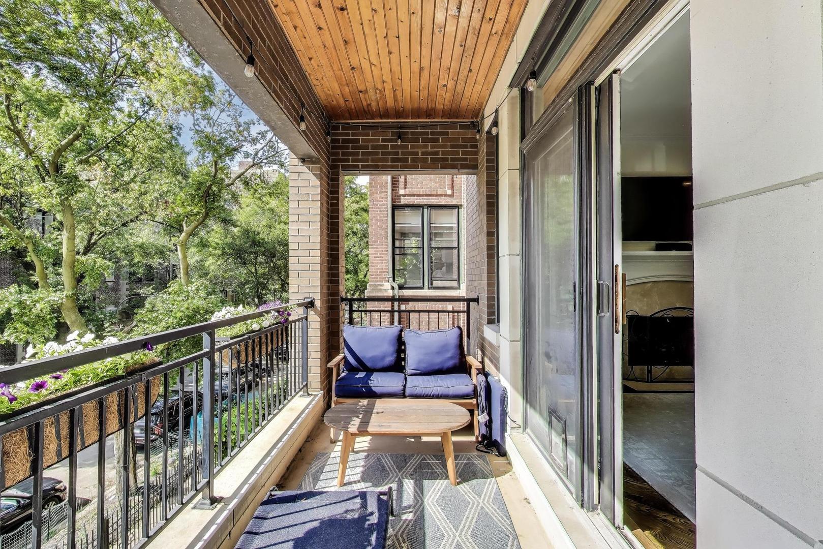 456 West Briar Place, Unit 2 Chicago, IL 60657 - Photo 5 of 25 a view of balcony with furniture
