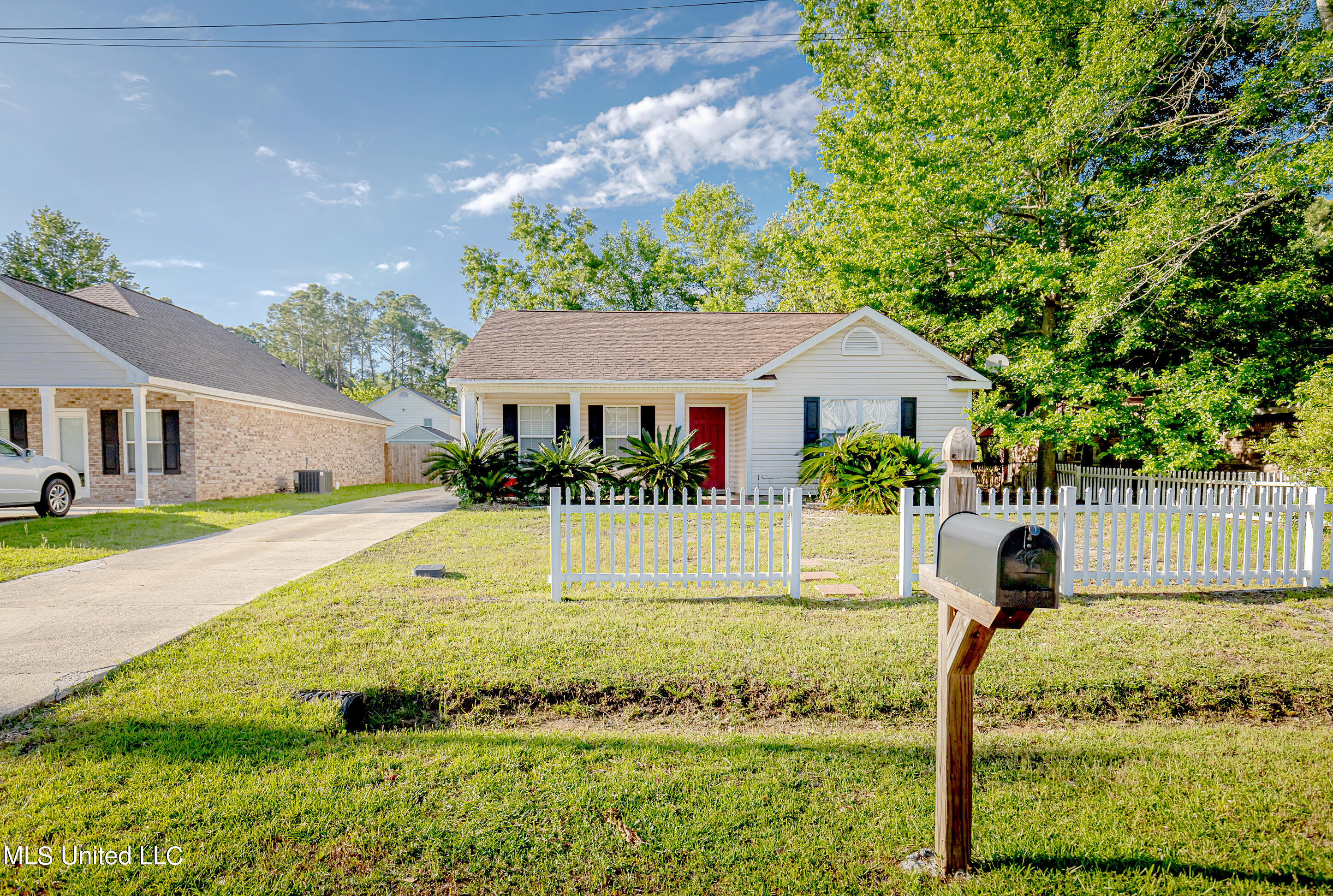 3216 Tuna Road Gautier, MS 39553 - Photo 3 of 38 IMG_7984