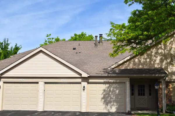 $220,000 | 1464 Birchwood Lane, Unit 1464, Gurnee, IL 60031
