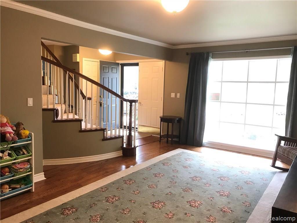 875 Hampton Circle Rochester Hills, MI 48307 - Photo 7 of 47