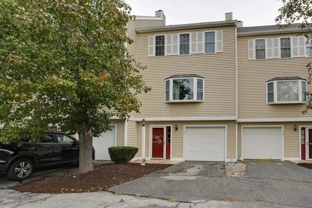 $469,900 | 31 Whittier Meadows Drive, Unit 31, Amesbury, MA 01913