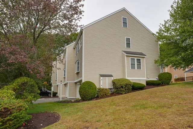$469,900 | 31 Whittier Meadows Drive, Unit 31, Amesbury, MA 01913
