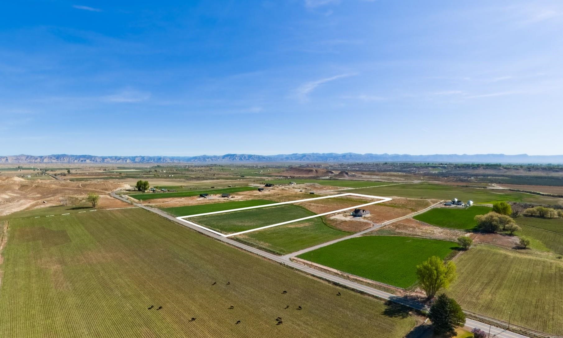 1664 8 Road Mack, CO 81525 - Photo 5 of 11 a view of an ocean & house