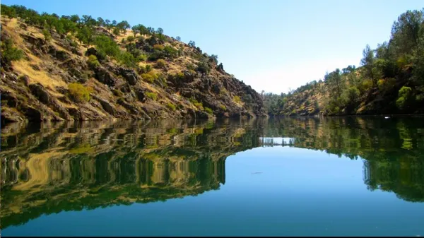 a tall building with a view of lake