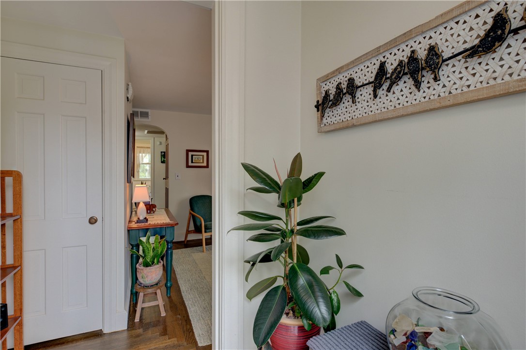 59 Howland Road Cranston, RI 02910 - Photo 4 of 30 Gallery Image 4