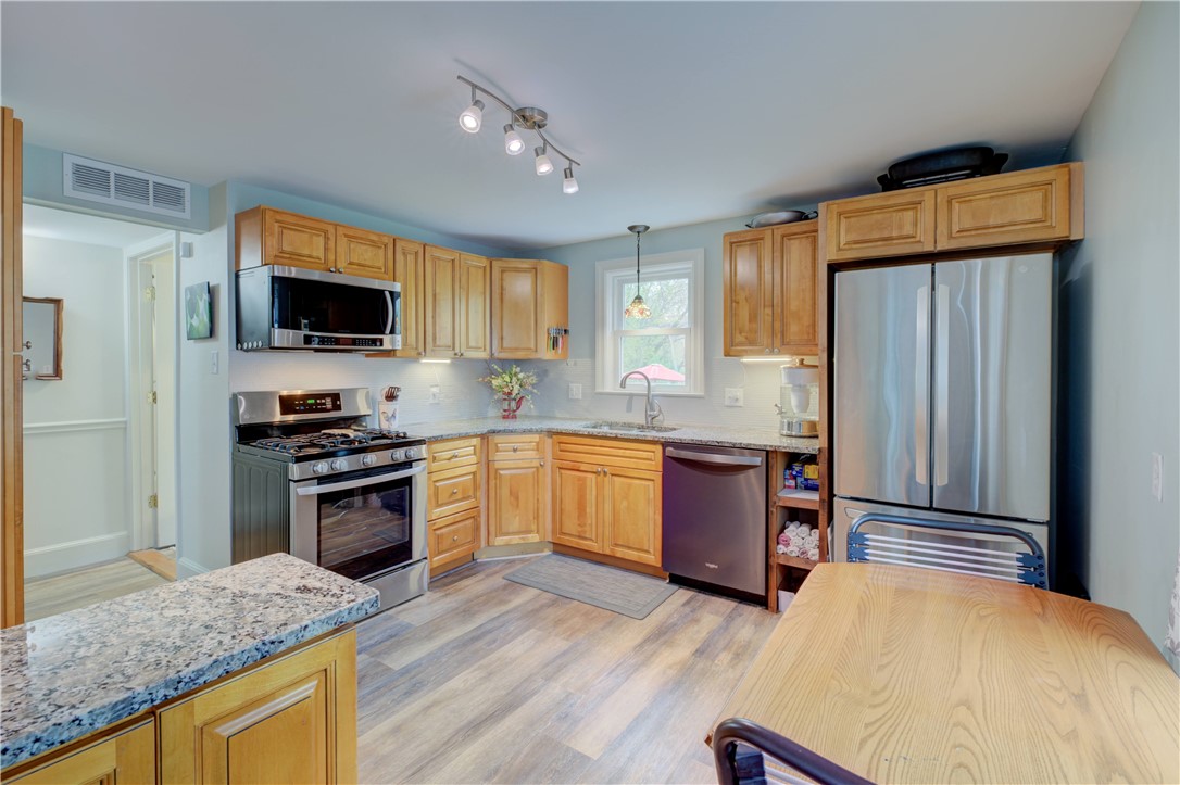 59 Howland Road Cranston, RI 02910 - Photo 8 of 30 Gallery Image 8