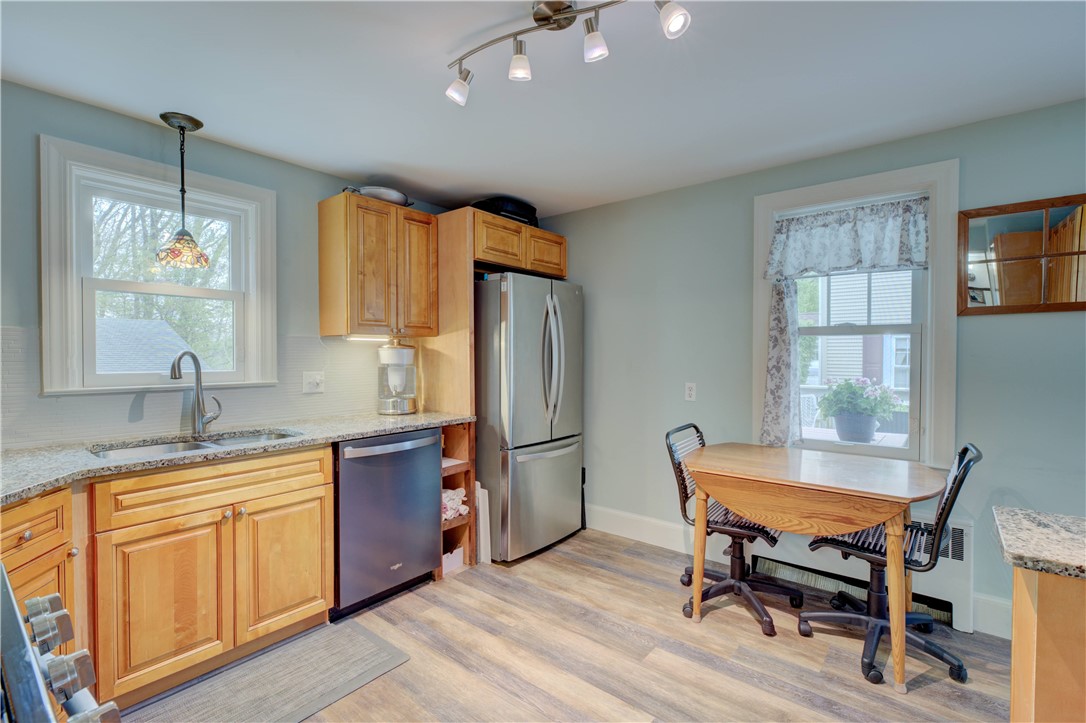 59 Howland Road Cranston, RI 02910 - Photo 10 of 30 Gallery Image 10