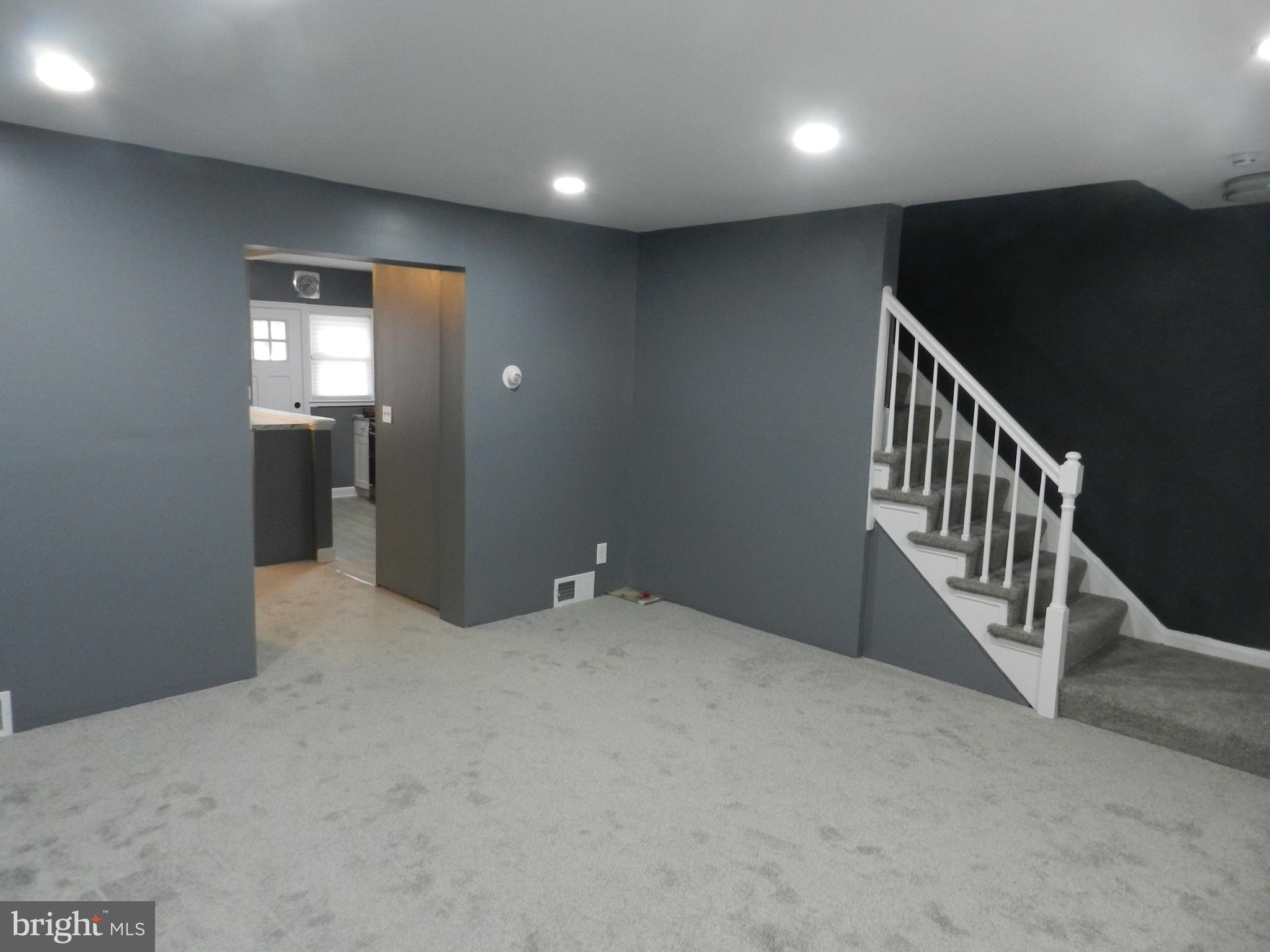 1533 Gleneagle Road Baltimore, MD 21239 - Photo 4 of 32 a view of an entryway in a room