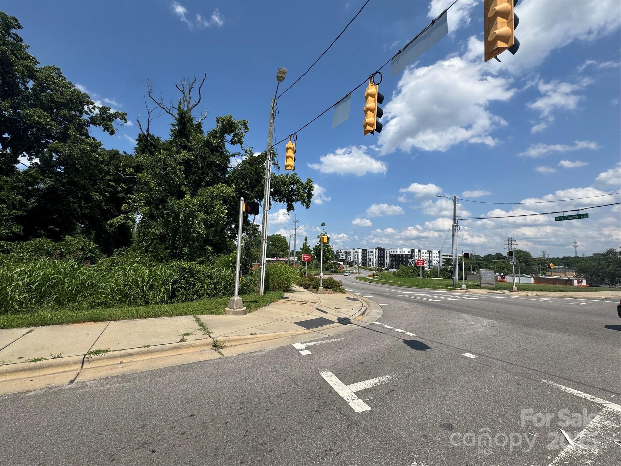 208 West 28th Street Charlotte, NC 28206 - Photo 3 of 6 a view of a city street with a building