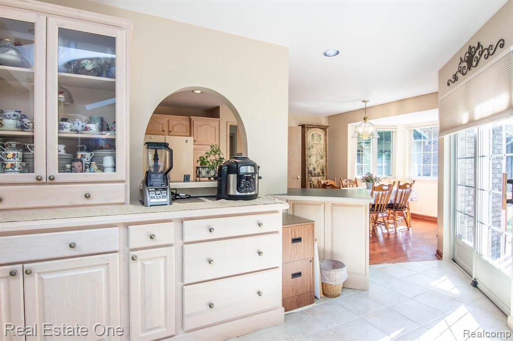 1127 Bloomer Road Rochester Hills, MI 48307 - Photo 8 of 28