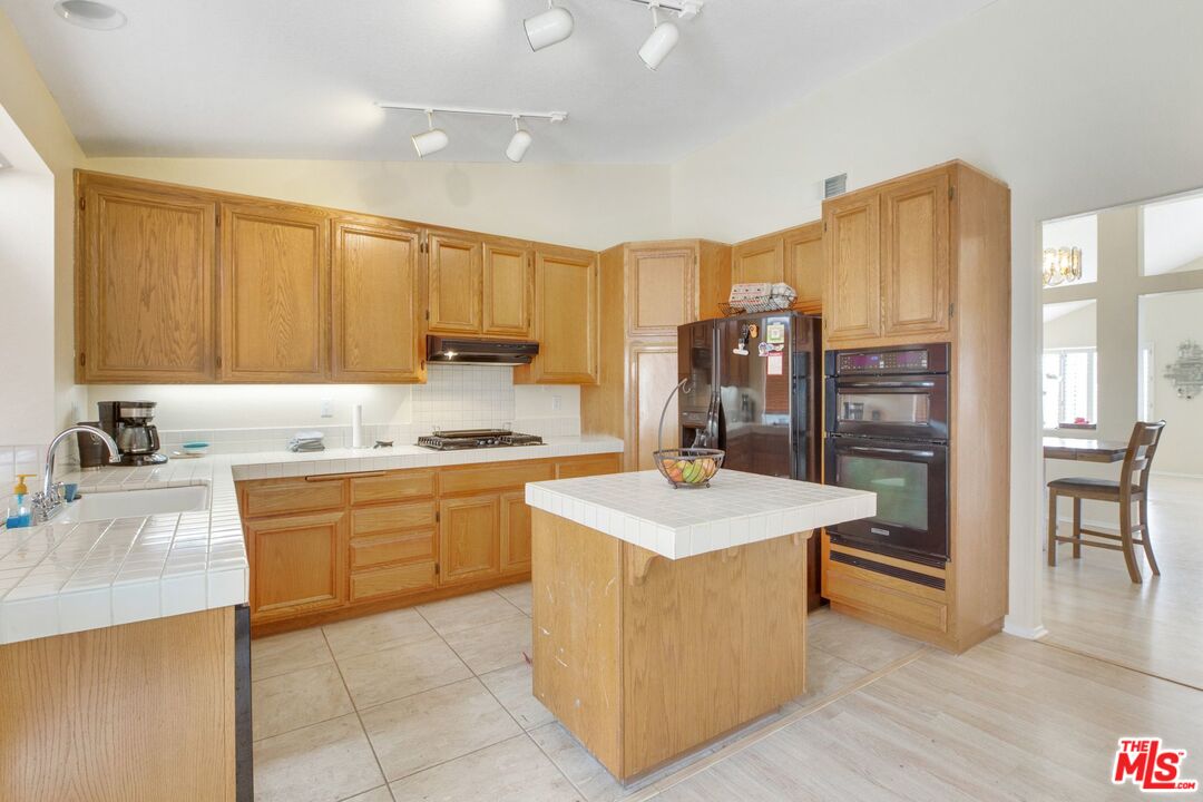 2828 West Via Verde Road Rialto, CA 92377 - Photo 18 of 41