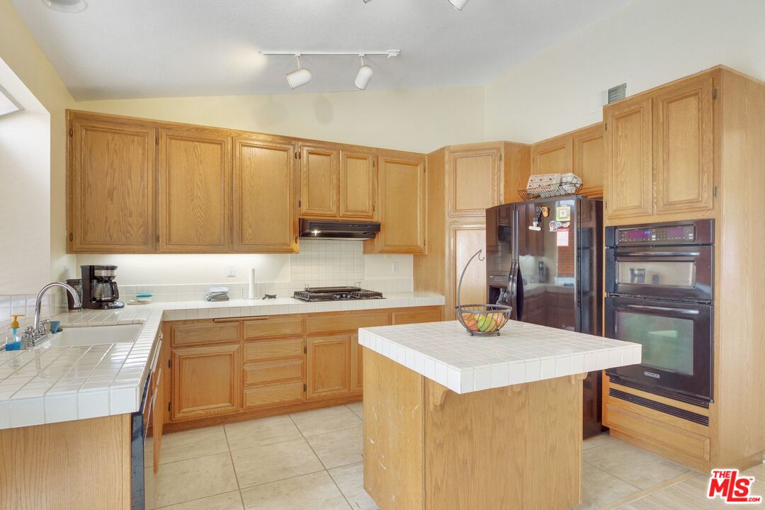 2828 West Via Verde Road Rialto, CA 92377 - Photo 19 of 41