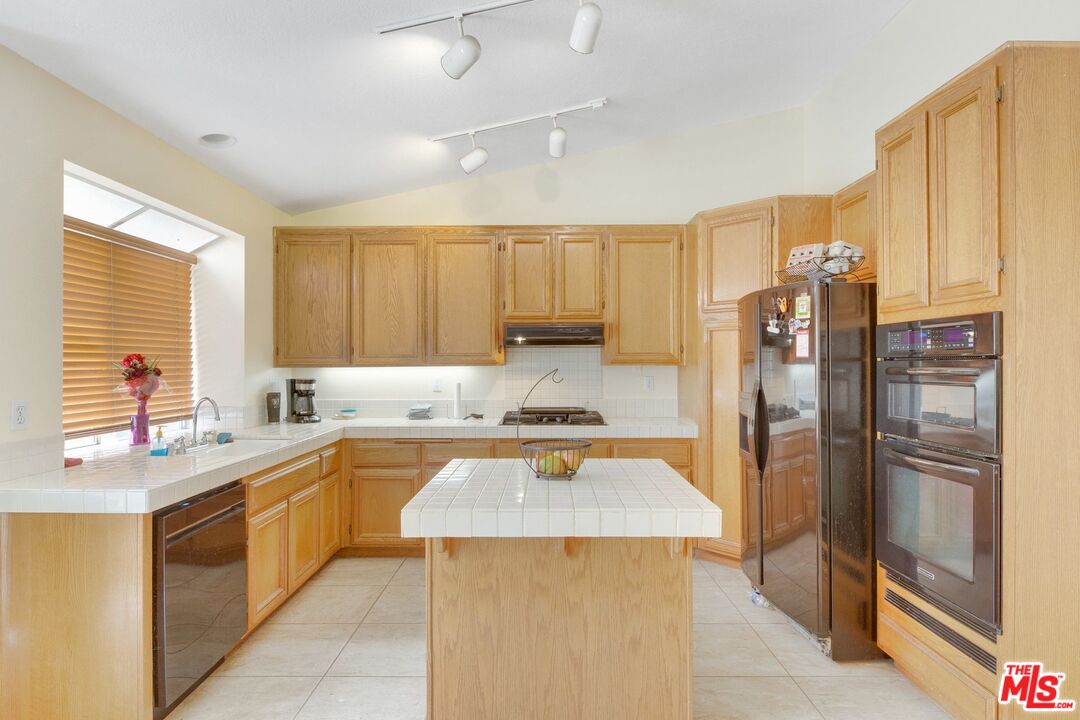 2828 West Via Verde Road Rialto, CA 92377 - Photo 20 of 41