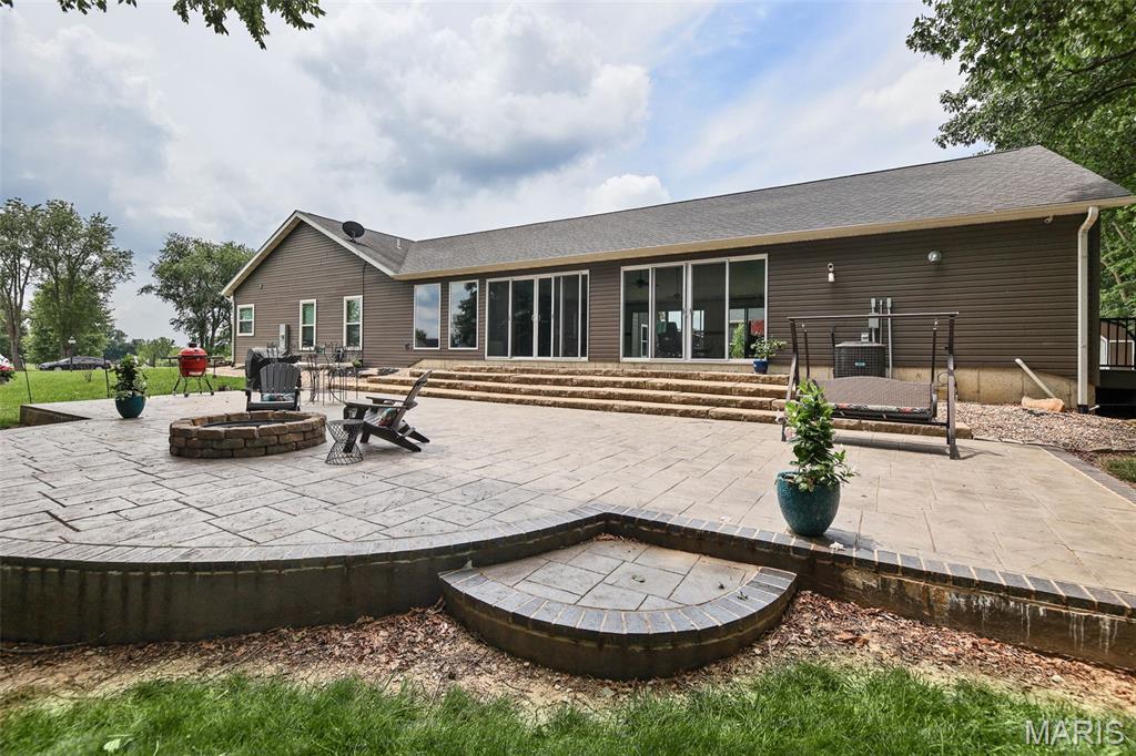 8125 Lost Bridge Road Bethalto, IL 62010 - Photo 7 of 41