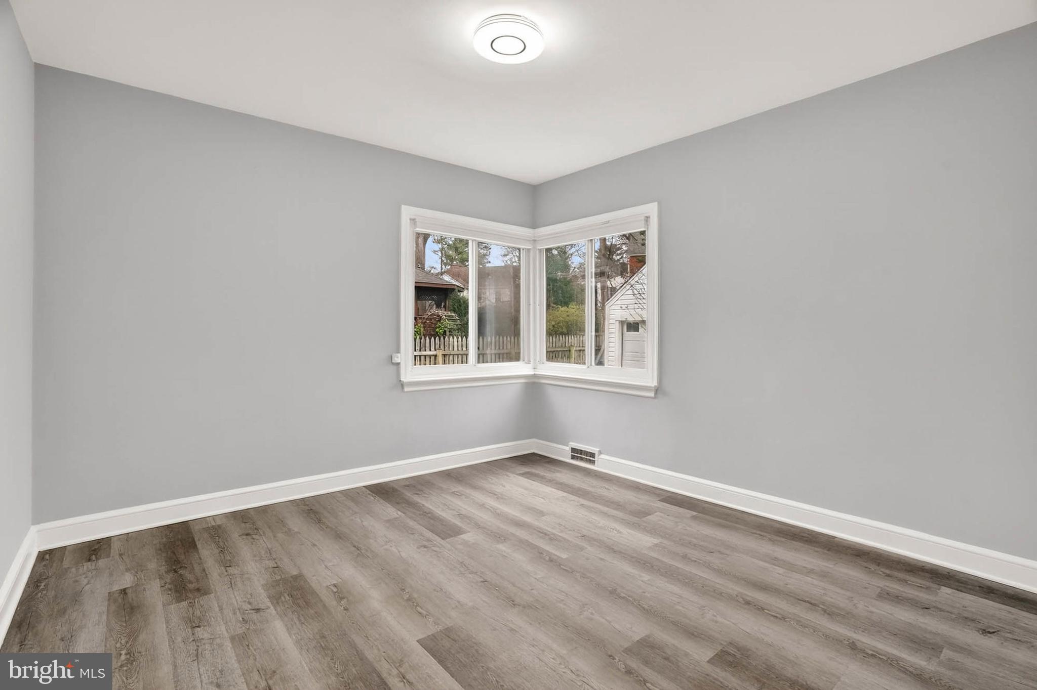 110 Melbourne Avenue Silver Spring, MD 20901 - Photo 12 of 33 Main level bedroom 1