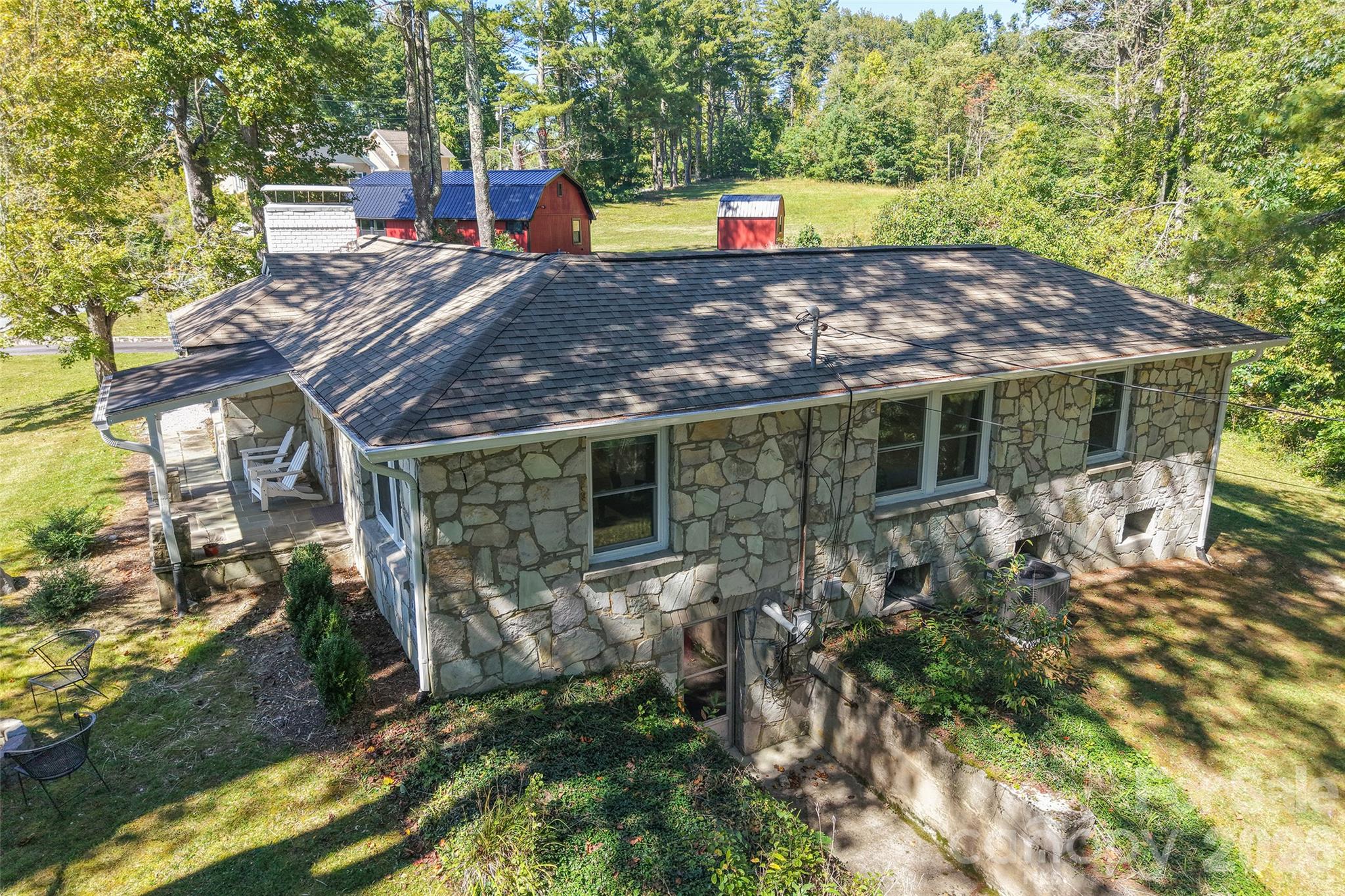 390 Sokassa Road Newland, NC 28657 - Photo 7 of 48 Gallery Image 7