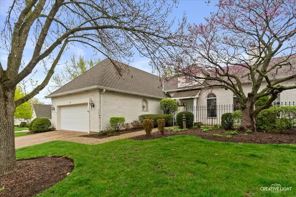 $445,000 | 6 Glengarry Lane, Sugar Grove, IL 60554