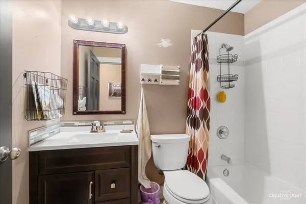 $445,000 | 6 Glengarry Lane, Sugar Grove, IL 60554
