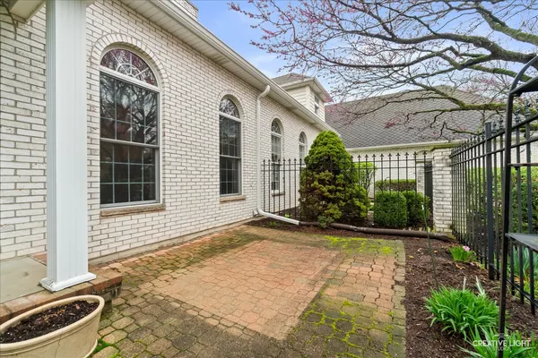 $445,000 | 6 Glengarry Lane, Sugar Grove, IL 60554