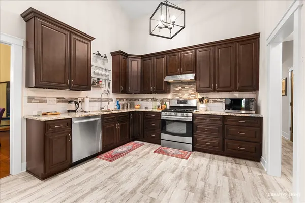 $445,000 | 6 Glengarry Lane, Sugar Grove, IL 60554