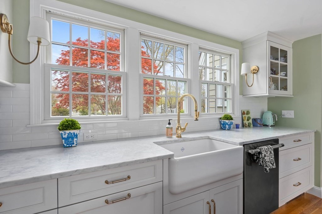 8 Rockwood Road Hingham, MA 02043 - Photo 6 of 41